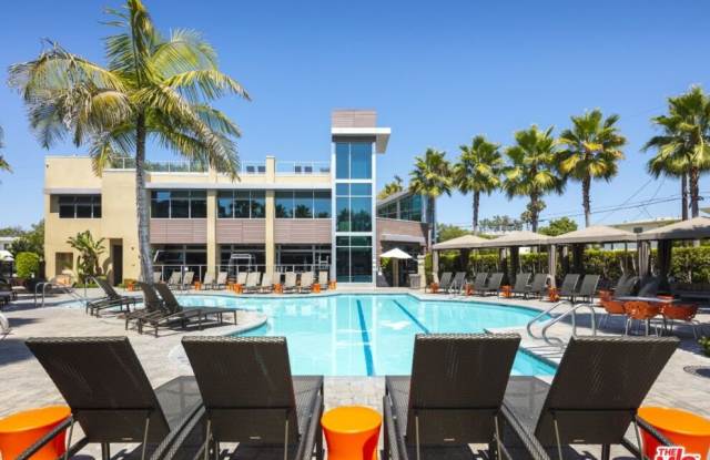 Photo of 936 Lake St unit: 4