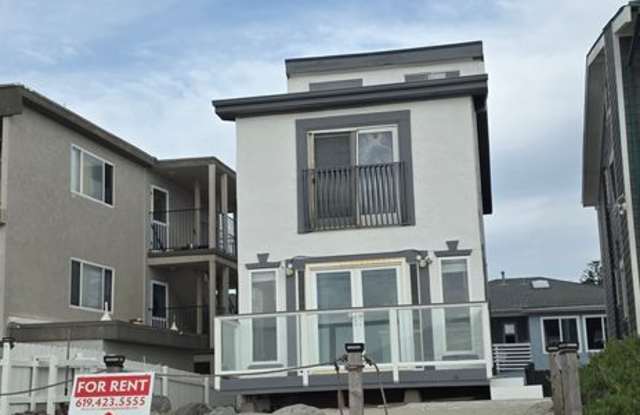 Beachfront 2-Bed, 2.5-Bath House w/2-Car Garage in Imperial Beach