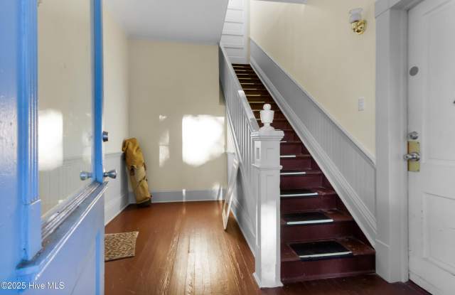 1110 N Pasteur Street unit: C