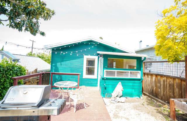 Awesome craftsman style house features 1 bedroom, 1 bathroom House In Oakland’s Laurel District