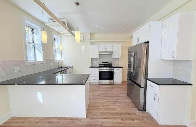 3927 N Pine Grove Avenue