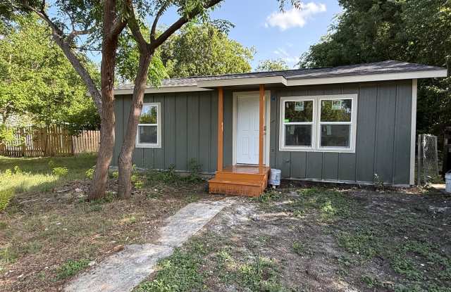 Newly Remodeled 2/1 with Large Backyard - MORE PICTURES COMING