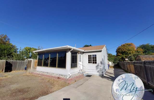 Photo of 884 Sparks St N