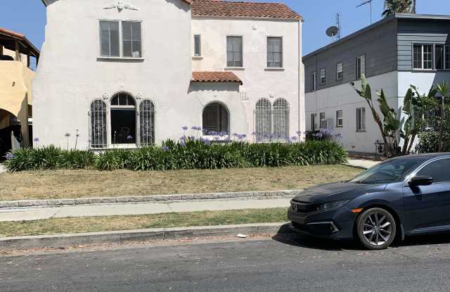 824 South Curson Avenue