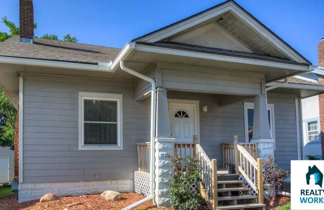 Amazing 4 bed House! -Realty Works