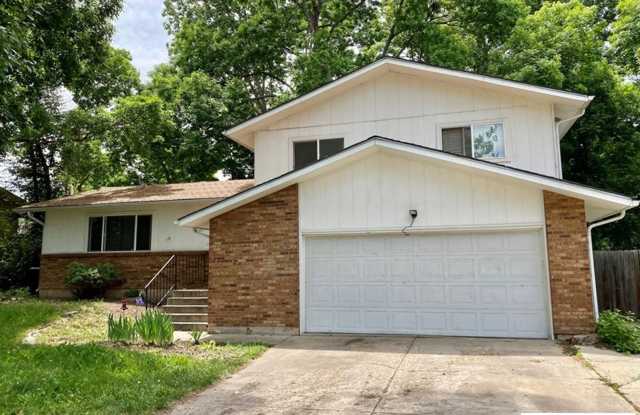 Spacious Four Bedroom House, Great for Roommates