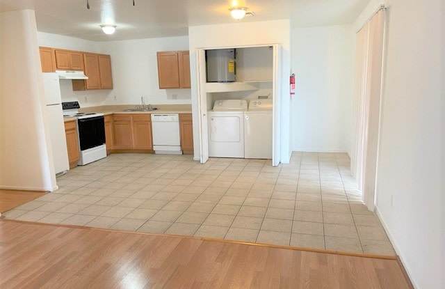 1052 N Colorado St Apt 3