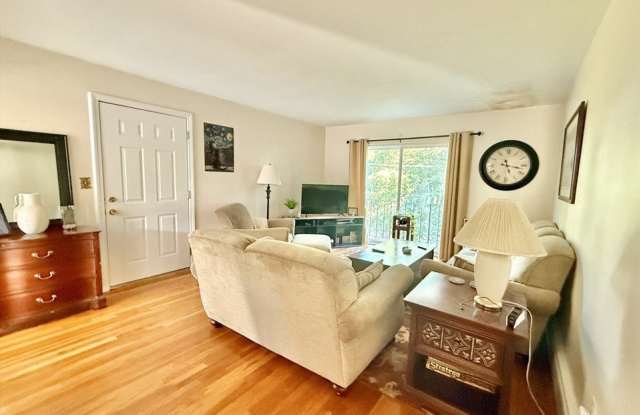 Photo of 9 Endicott St unit: 3