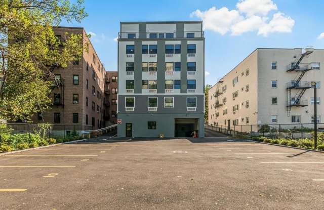 409 Warburton Avenue