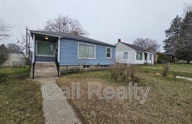4723 N Cedar