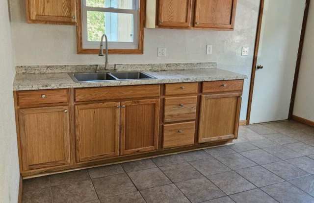 647 S Nettleton Avenue