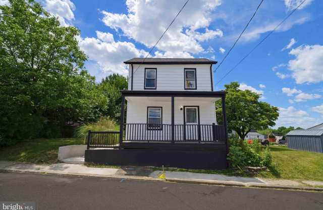 828 MILL ST