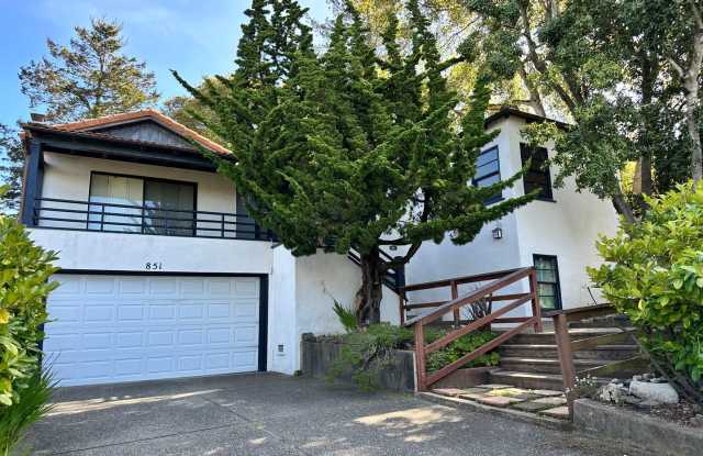 Large home in the Berkeley Hills with large yard for entertaining. - 851 Creston Road, Berkeley, CA 94708