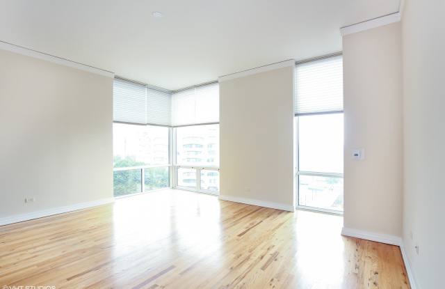 170 W Polk Street unit: 904