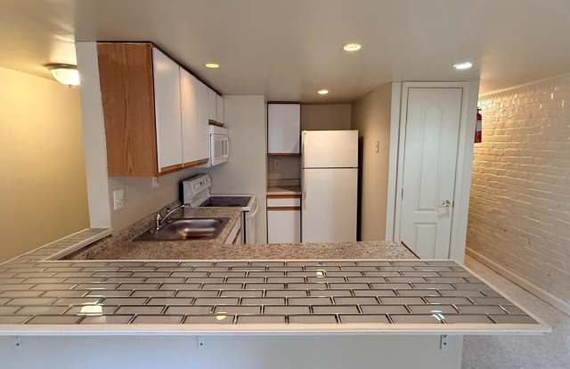 33 RANDOLPH Place NW unit: B