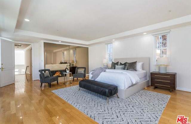 Photo of 107 North Doheny Drive
