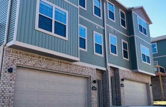 2809 W Blackstone Crossing