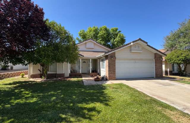 2 Bedroom home near Shadow Mountain Park!