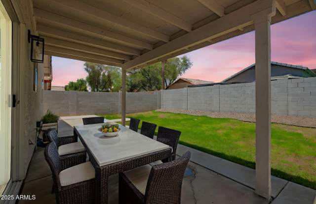 3014 W ZACHARY Drive