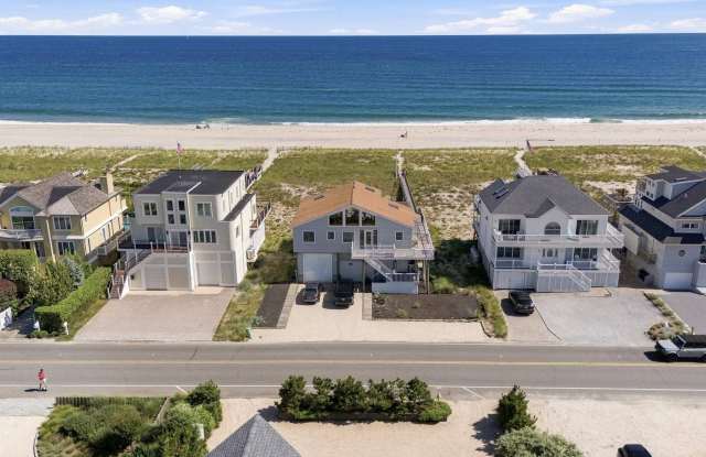 717 DUNE RD