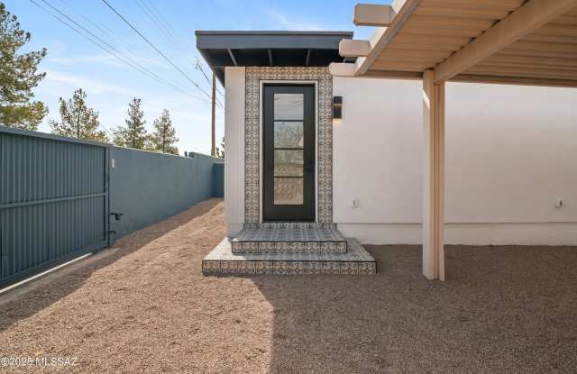 1815 E Waverly Street unit: 2