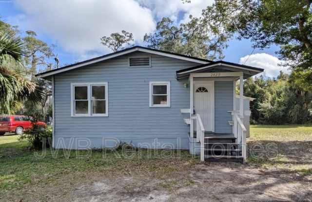 Photo of 2429 Schumacher Ave