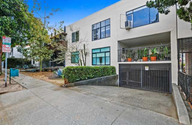 8220 West Norton Apartments