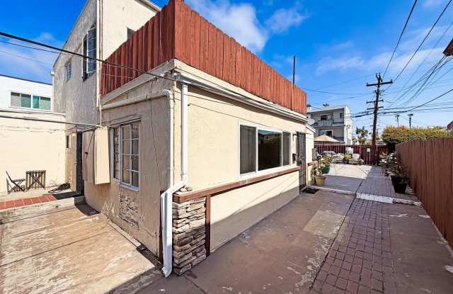 SD: 3BD/1.5BA Apartment in Normal Heights with Reserved Parking