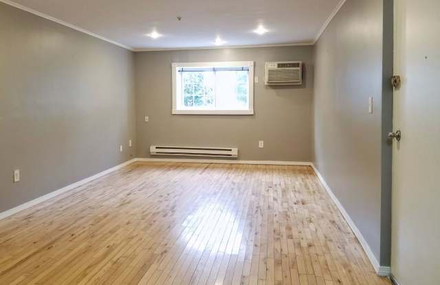 Photo of 2bed1ba, Newly remodeled condo on 1st floor. On bus line.