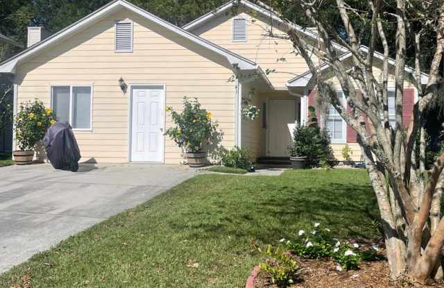 Spacious 4-Bed Shadowmoss Home—Now with $250 Move-In Incentive!