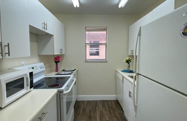 450 SW 2nd Ave Unit 204