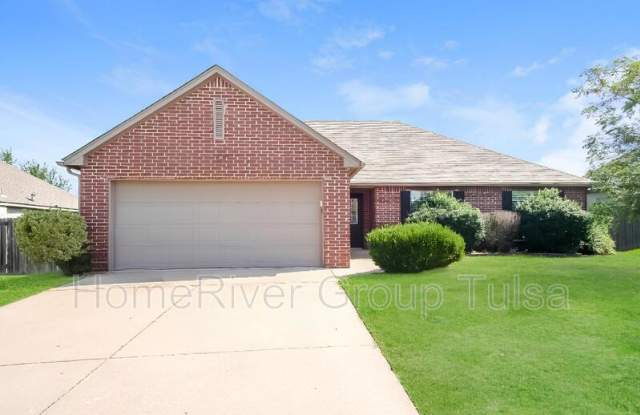 11709 S Forest Ave - 11709 South Forest Avenue, Jenks, OK 74037