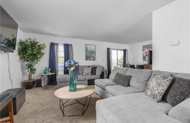 2000 Fawnwood Common