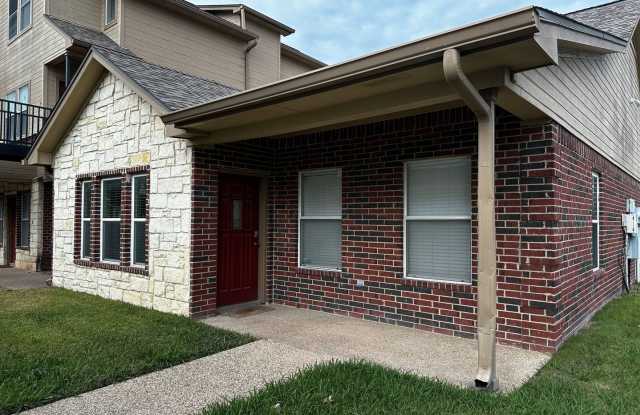 Spacious 2/2 Condo Minutes from Campus and Downtown Waco!