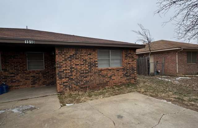 Great Duplex in Medical District 2 Bedroom 1 Bath Washer and Dryer Hook Ups