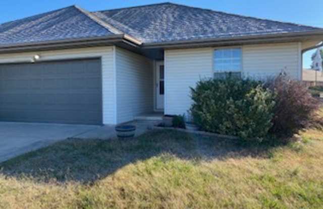 Willard Duplex! 2 Bed, 2 Bath, 2 Car Garage