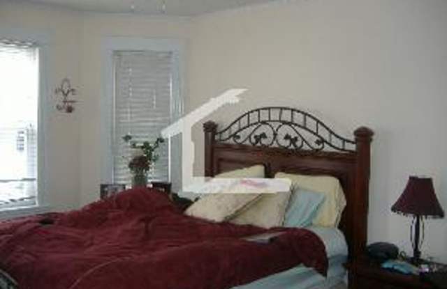 Beautiful 3 Bed with In Unit Laundry available NOW