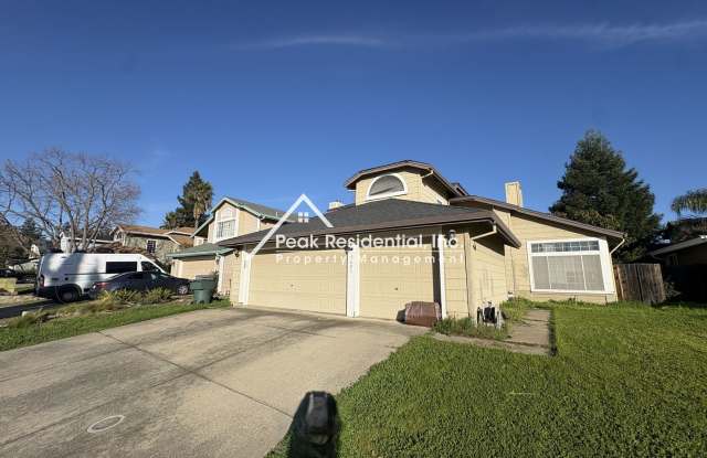 Spacious 4bd/3ba Rocklin Home with 3 Car Garage!