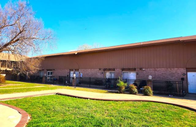 1 bed 1 bath downstairs Apt in Monterey Square Apts