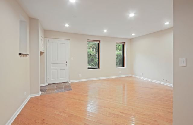 1620 North Claremont Avenue