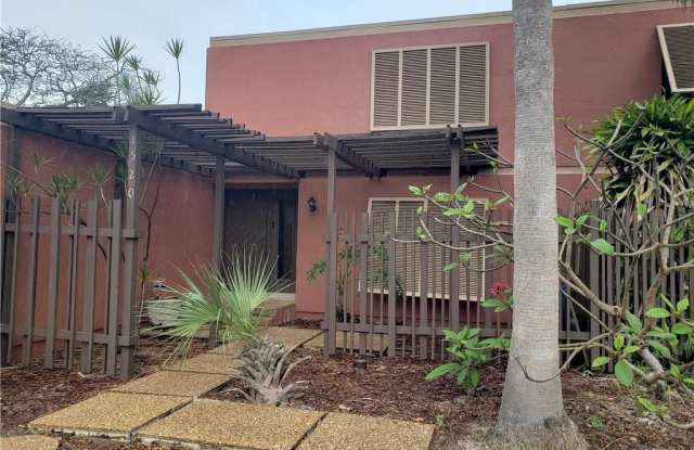 1520 Hammock Ln