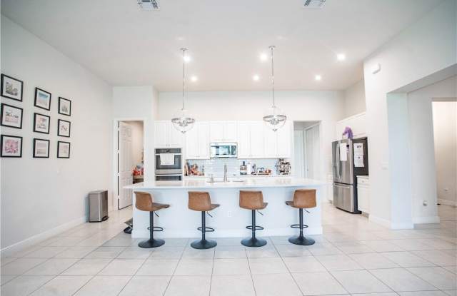 Photo of 6335 Arcadia Square