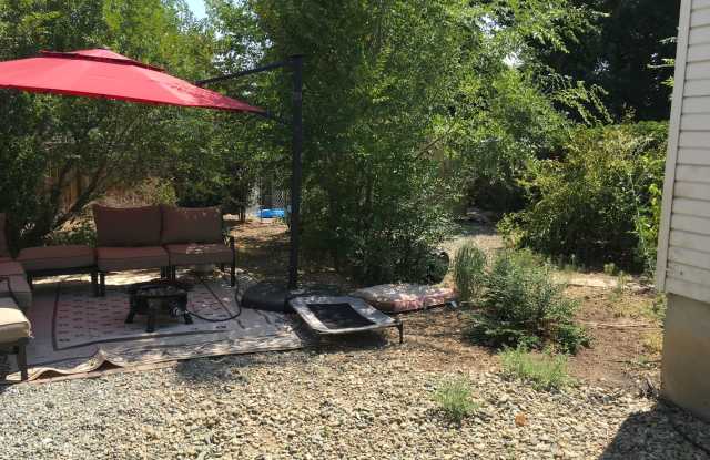 4 bedroom home close to UNR