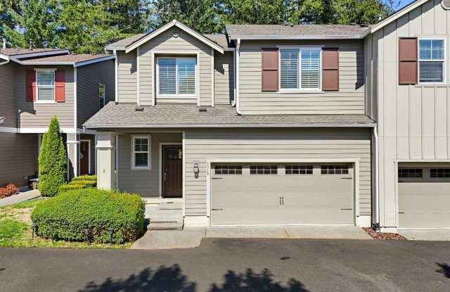Spacious Lacey Golf Course Townhouse | 3-Bed Home with Gas Fireplace, Quartz Countertops & Huge Primary Suite!