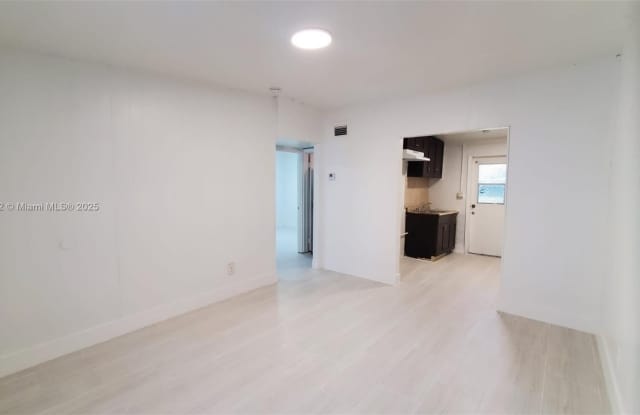 Photo of 841 NW 12th Ave