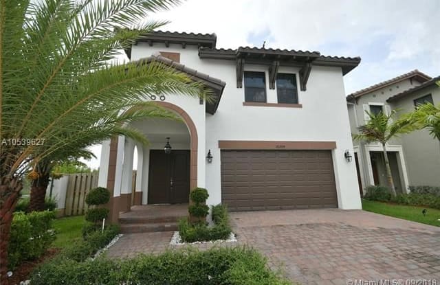 10204 NW 86th St - 10204 Northwest 86th Terrace, Doral, FL 33178