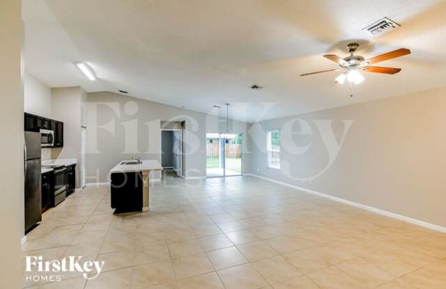 931 SE Thornhill Drive