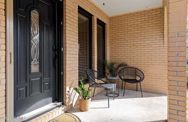 Photo of 308 Stuart Ave