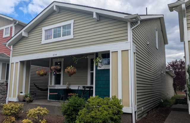 Photo of 4244 Edgewater Boulevard NE