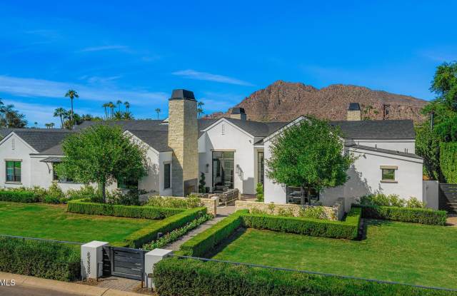 6238 E CALLE ROSA --